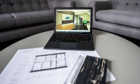 Grundriss eines Bauprojekts auf Laptop im Treffpunkt Designwerkstatt Croonen Fliesenhandel