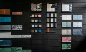 Fliesenausstellung mit kleinen Fliesen in der Designwerkstatt Croonen Fliesenhandel